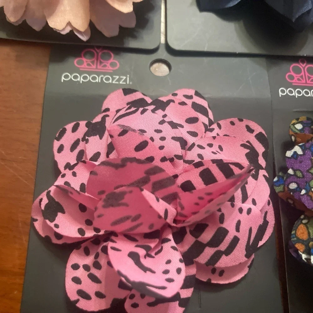 Paparazzi Floral Hair Clips Set. Very pretty set. Includes all items pictured